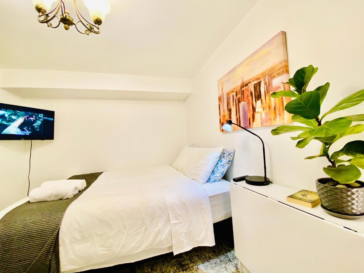 Toronto Bed & Breakfast - Free Parking 外观 照片