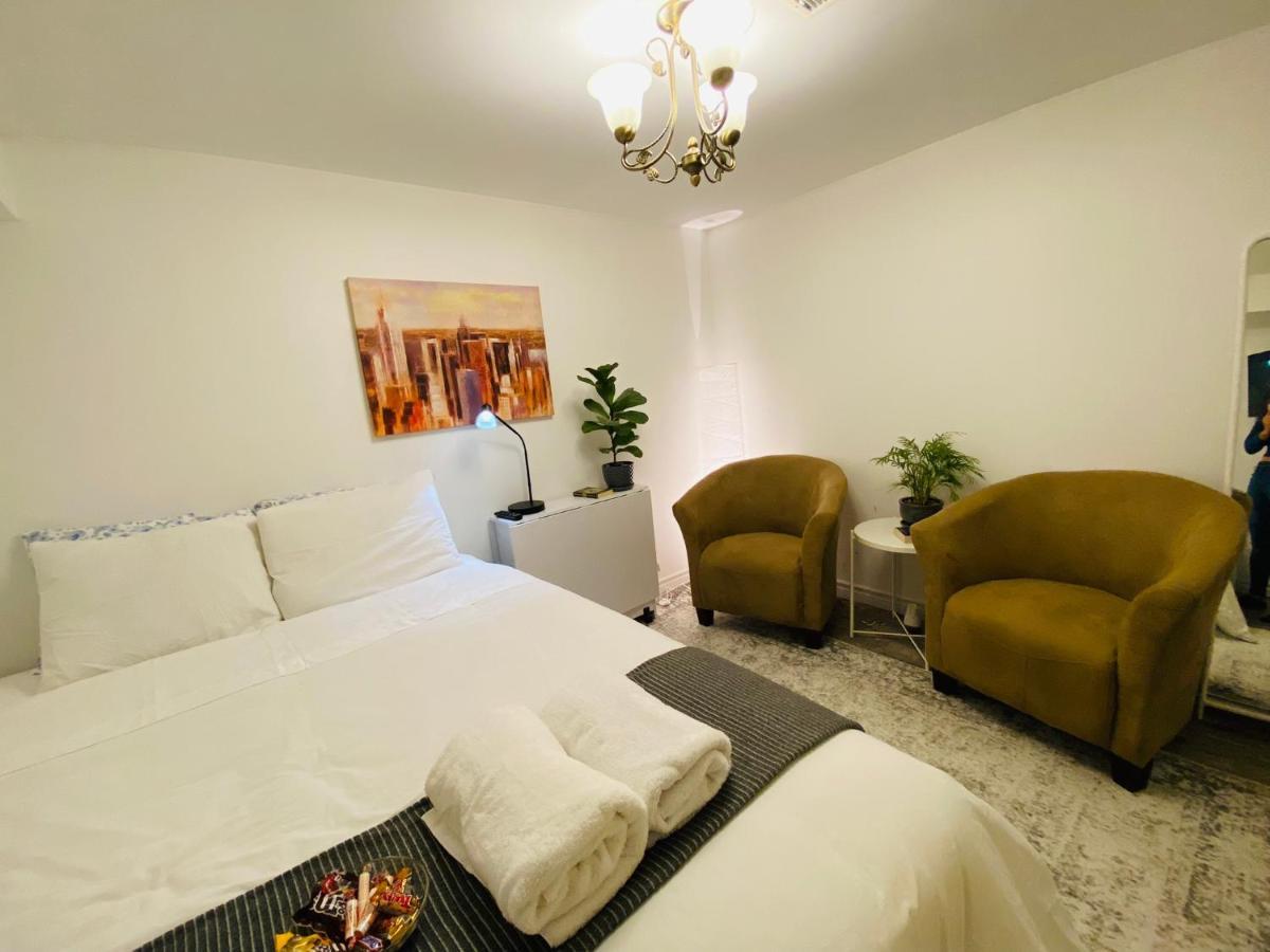 Toronto Bed & Breakfast - Free Parking 外观 照片