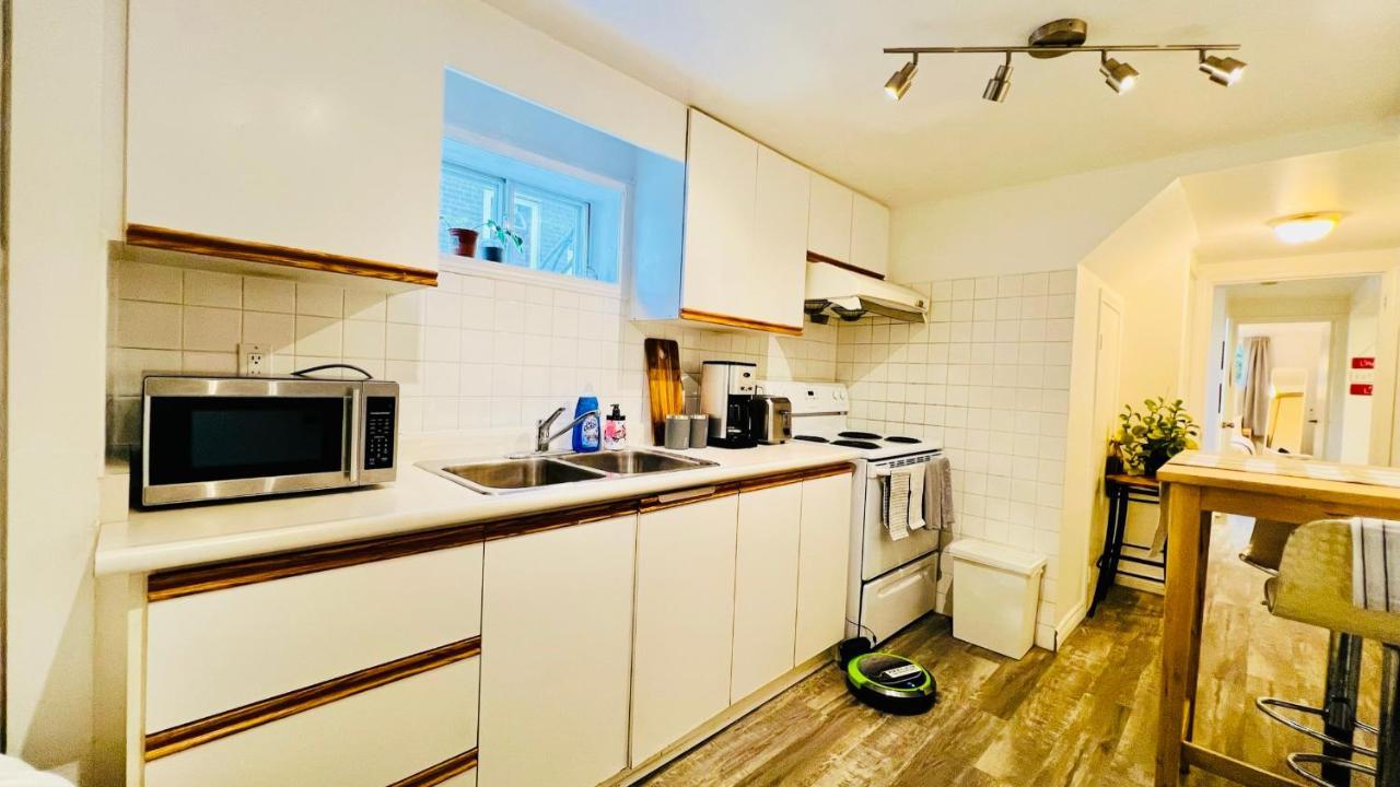 Toronto Bed & Breakfast - Free Parking 外观 照片