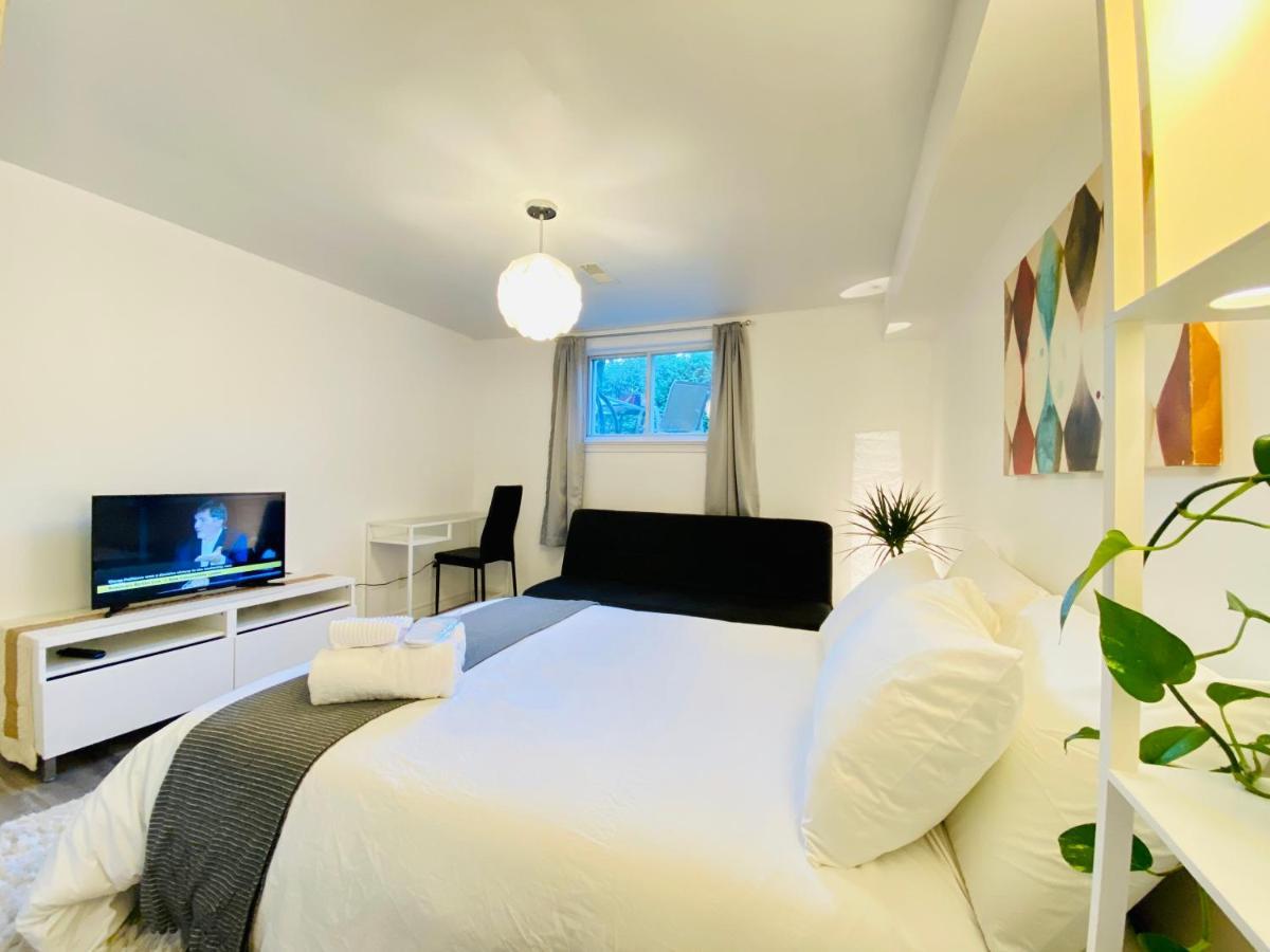 Toronto Bed & Breakfast - Free Parking 外观 照片
