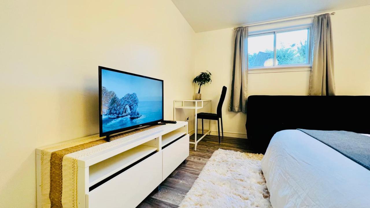 Toronto Bed & Breakfast - Free Parking 外观 照片