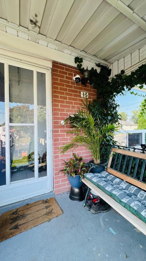 Toronto Bed & Breakfast - Free Parking 外观 照片
