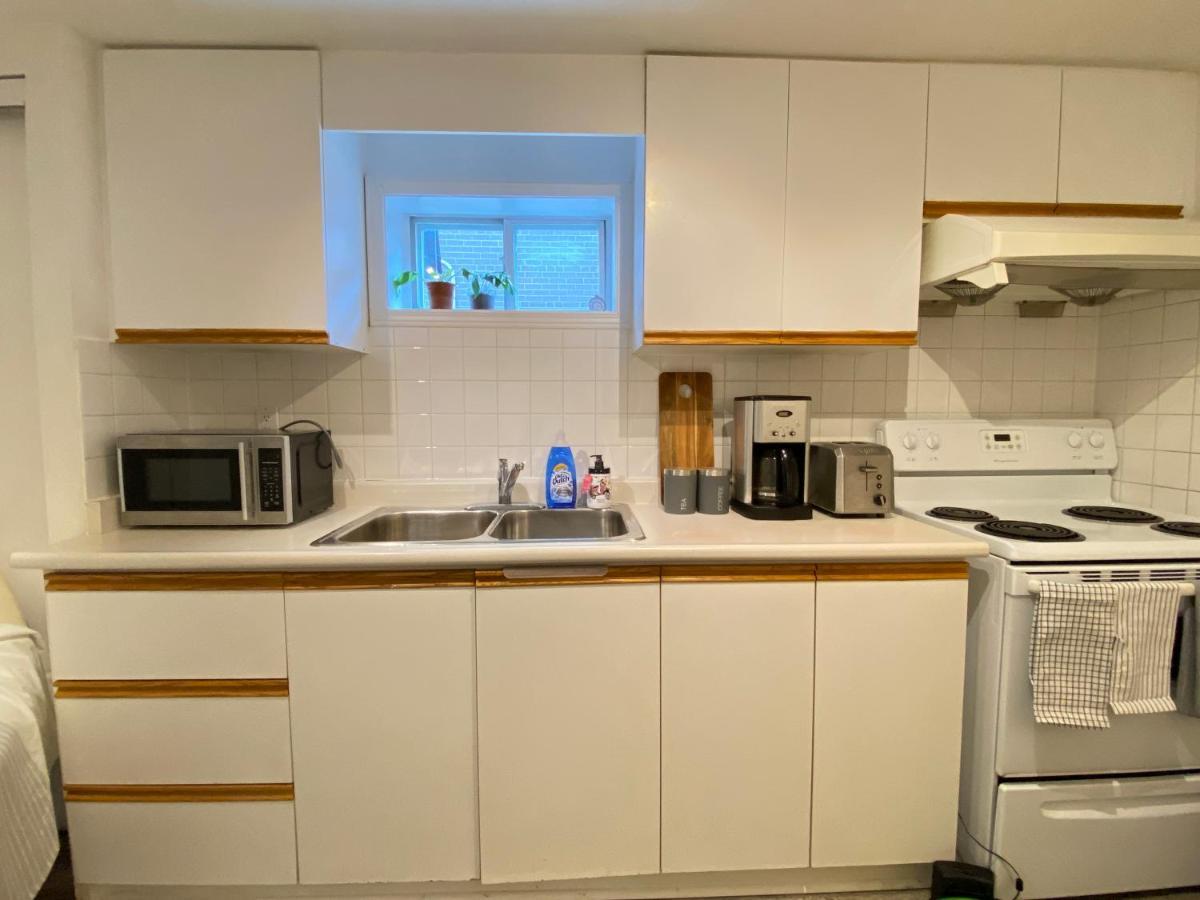 Toronto Bed & Breakfast - Free Parking 外观 照片