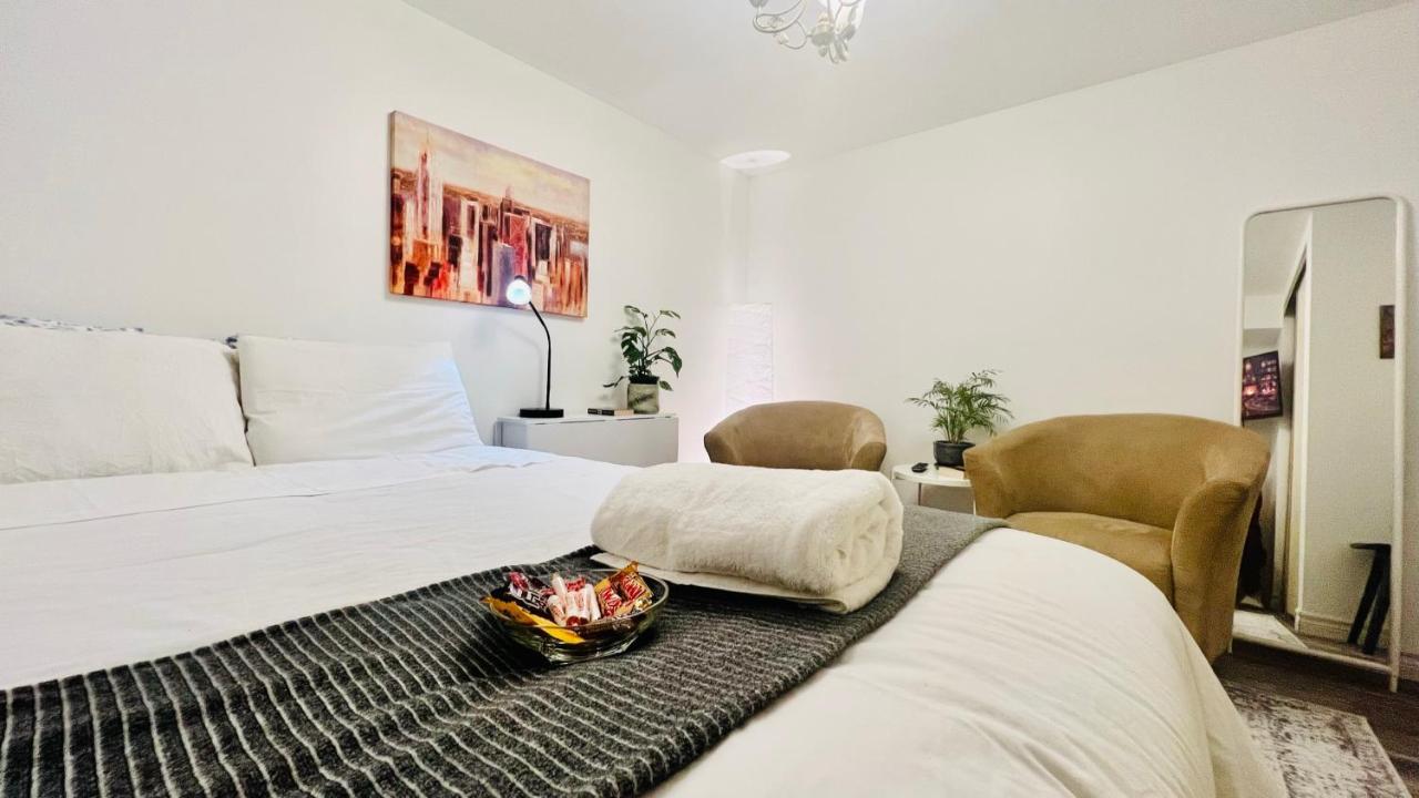 Toronto Bed & Breakfast - Free Parking 外观 照片