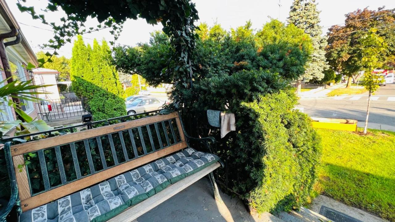 Toronto Bed & Breakfast - Free Parking 外观 照片