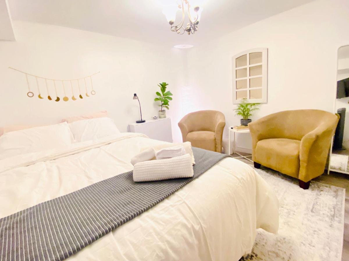 Toronto Bed & Breakfast - Free Parking 外观 照片