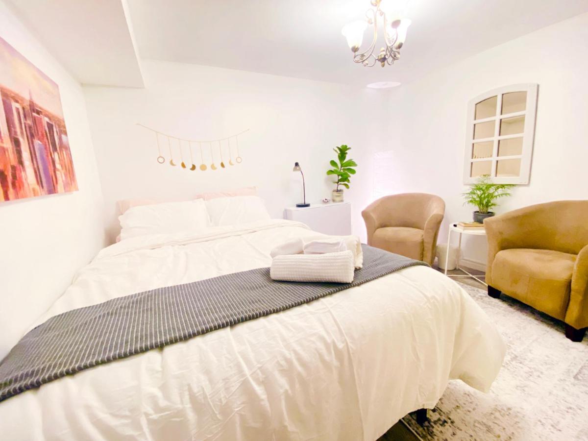 Toronto Bed & Breakfast - Free Parking 外观 照片