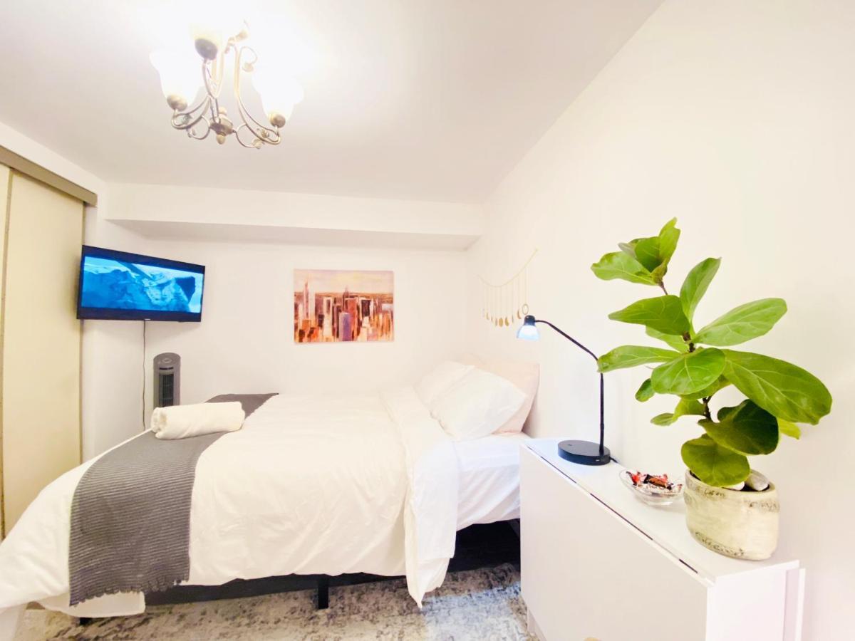 Toronto Bed & Breakfast - Free Parking 外观 照片