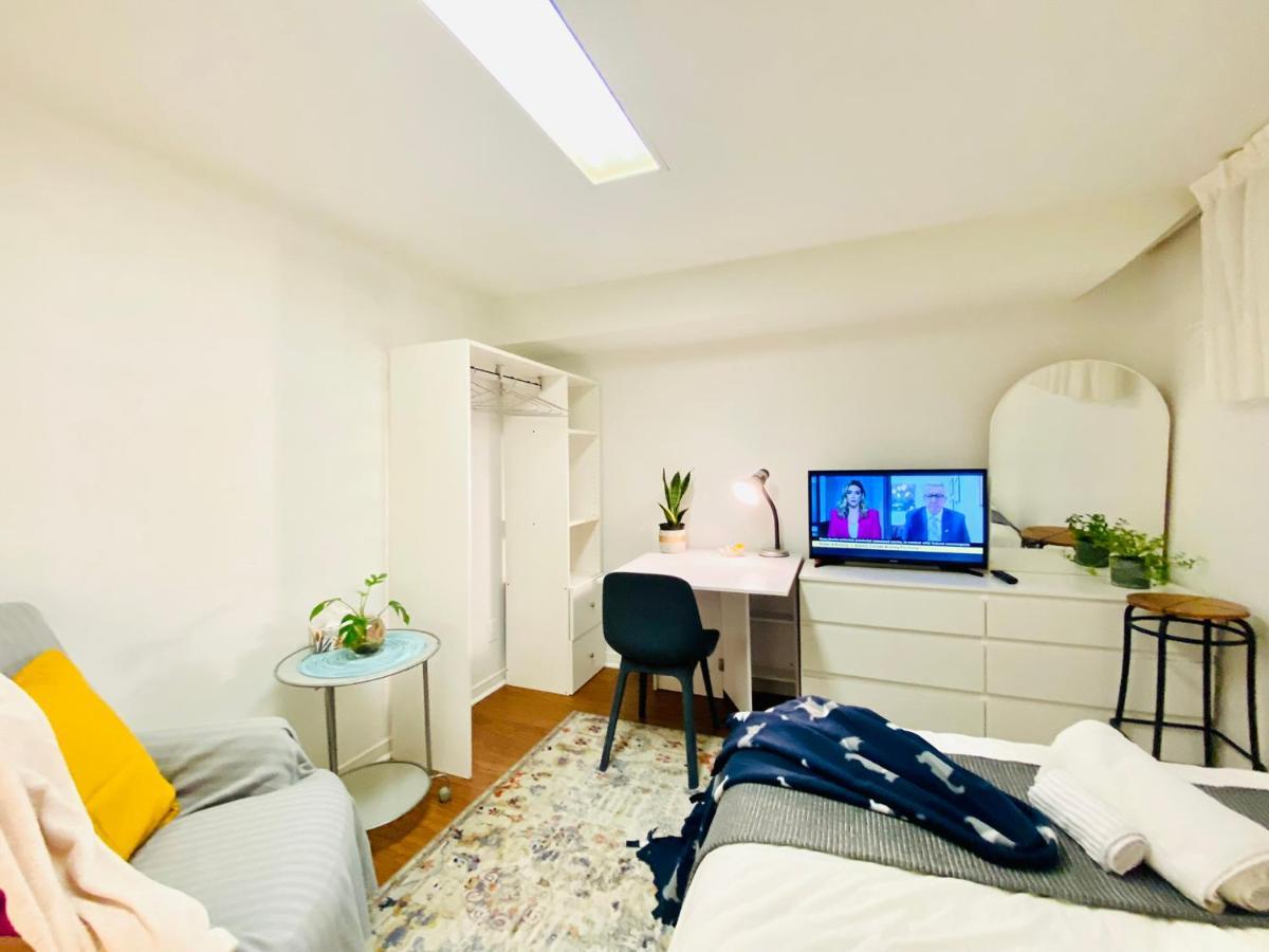 Toronto Bed & Breakfast - Free Parking 外观 照片